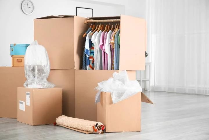 How to Pack Clothes for Moving Efficiently and Safely