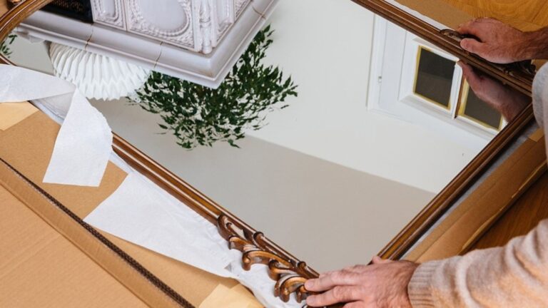 How to Wrap Mirrors When Moving?