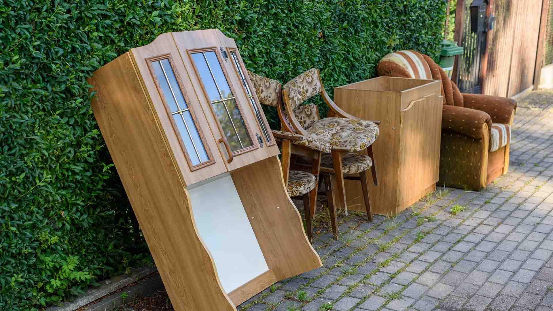 Who Will Pick Up Old Furniture For Free – Last Stop Moving